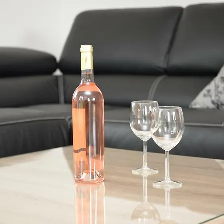 Apartment La Corneille A 12 Minutes D'eurexpo